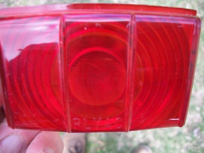 LENTE DE LANTERNA TRASEIRA PLYMOUTH NOVA NA CAIXA 1949 1244752 - Imagem 1 de 4