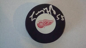 Larry Murphy AUTOGRAPHED DETROIT RED WINGS HOCKEY PUCK SIGNED - Picture 1 of 1