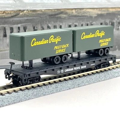 Atlas N Scale 37554 Canadian Pacific Piggyback Flat Car with Trailers CP 301195 - Image 1 of 4