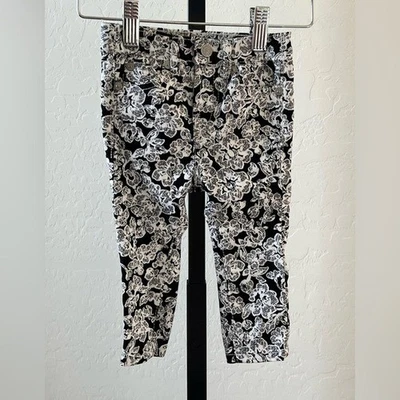 Pantalones de mezclilla 7 For All Mankind con estampado floral de encaje blanco y negro 12 m Foto 1 de 3