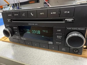 2007-2017 Jeep Dodge JK Chrysler Sirius Aux MP3 AM/FM Radio P05091197AC OEM - Bild 1 von 10