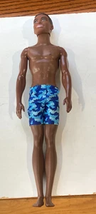 Beach Ken Puppe mit dunklen mit schwarzen Haaren Made in Indonesia 2017 Top Zustand - Bild 1 von 3