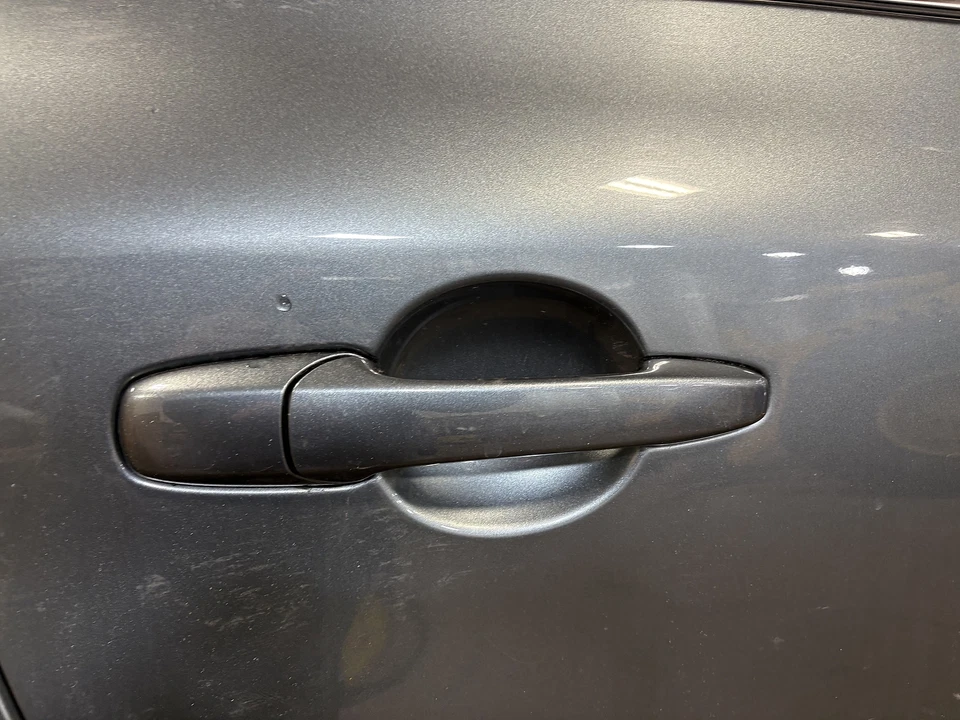 Manija de puerta exterior delantera derecha usada se adapta a: Mazda CX-9 2013 puerta trasera R. pintada Foto 1 de 4