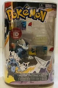 POKEMON TOMY THUNDURUS VS ROTOM SET DE FIGURAS POKEDEX ETIQUETAS DE IDENTIFICACIÓN 2013 DIFÍCIL DE ENCONTRAR SIN USAR EN CAJA - Imagen 1 de 7