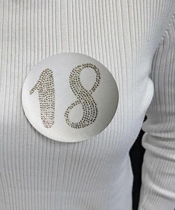 WHITE & GOLD DIAMANTE 18TH BIRTHDAY BADGE � LARGE DECORATION - Picture 1 of 3