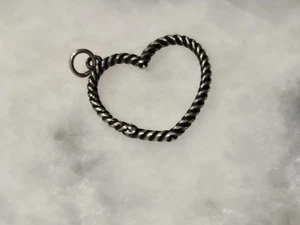 James Avery 1 Zoll verdrehter Draht veränderbar Herz Charm Sterlingsilber - Bild 1 von 5