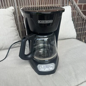 Black+Decker Digitale Kaffeemaschine für 12 Tassen, Programmierbar, Waschbarer Filter, Schwarz - Bild 1 von 5