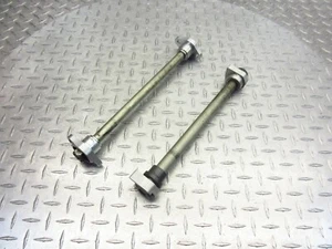 2008 06-08 Triumph 675 Daytona Axle Swing Arm Bolt Rear Wheel Oem - Foto 1 di 10