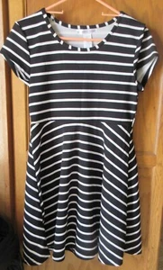 Nuevo sin etiquetas Vestido Juniors HOLLYWOOD & VINE Blanco y Negro Rayas Talla Grande Súper Lindo - Imagen 1 de 6