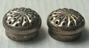 Paar ausgefallene alte antike SALZ PFEFFER Silber vernickelt Streuer Deckel Tops - Bild 1 von 4