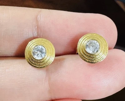 Conjunto de aretes para mujer de oro real amarillo fino 750 puro de 18 quilates 2,52 g 7/7,5 mm Foto 1 de 4