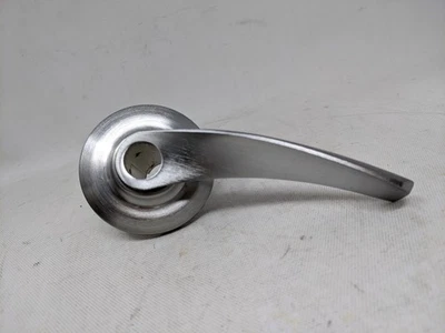 Yale Privacy Lever Doorknob YH Collection Marina Satin Nickel 21MA-619 - Image 1 of 4