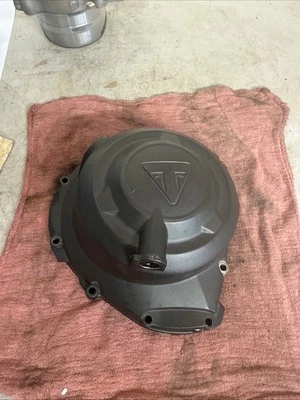 Cubierta de embrague Triumph Daytona 660 2025 OEM  Foto 1 de 4