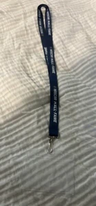 Nuevo Llavero Nascar Salón de la Fama Charlotte Azul Marino Cordón - Imagen 1 de 4
