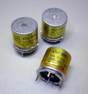 2 Stück Elkos RDE 47 µF / 385 V radial, stehend (M0846) - Picture 1 of 1
