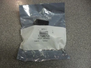 TRIUMPH RELAY RUBBER HOLDER AMERICA BONNEVILLE ROCKET TIGER SPRINT GENUINE PART - Picture 1 of 2