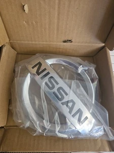 NEW OEM Genuine Nissan GRILLE EMBLEM-FRONT 62889-1JA0A - Bild 1 von 4