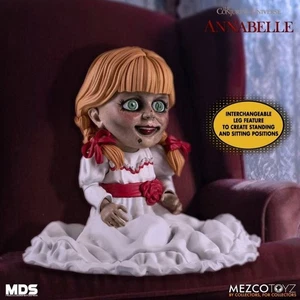 Mezco Toyz Annabelle MDS 6" Figura Roto Estilizada Conjuro Terror Vinilo NUEVO - Imagen 1 de 10