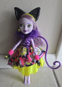Ever After High Kitty Cheshire Puppe Way Too Wonderland Ständer Mattel 2015 - Bild 1 von 4