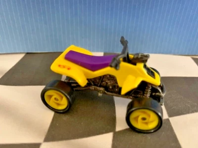 Hot Wheels 1995 Hot Hubs 4/4 311 Suzuki QuadRacer AMARILLO HH asiento púrpura Foto 1 de 2