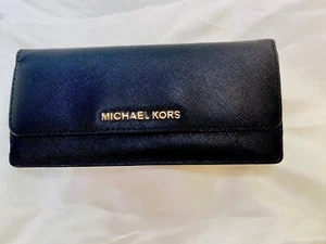 MICHAEL KORS Black Pebbled and Saffiano Leather LARGE TRIFOLD WALLET - Picture 1 of 5