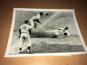 Chicago Cubs Baker vs. Pittsburgh Pirates Cole Friend 1955 INP 7x9 News Photo  - Picture 1 of 3