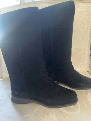 Vtg. Markon Mid Calf Pull On Faux Suede Black Boots. S6 1/2 M No Box - Image 1 of 4