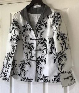 Pre Owned Whit/Black Chinese Silk Evening Jacket. Size 14. 20” Pit To Pit. - Picture 1 of 4