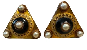 Vintage Signed Pattie Horn Triangle Clip Earrings Faux Pearl Black Goldtone - Picture 1 of 5