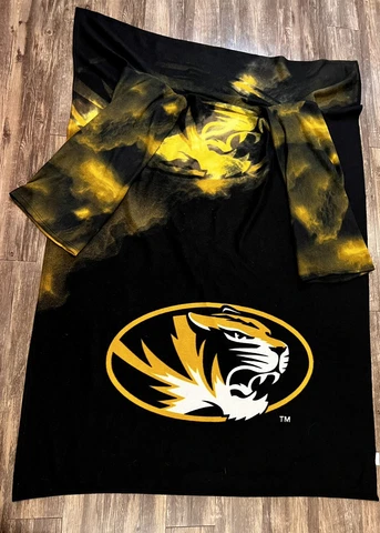 University of Missouri Snuggie Mizzou Tigers Comfy Throw /The Blanket W/ Sleeves Cover