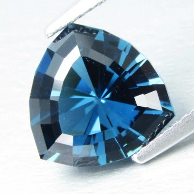 3.95Cts Stunning Natural London Blue Topaz 10.5mm Trillion Cut Brazil Gemstone - Image 1 of 4