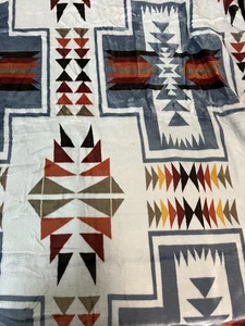 Native American Style 2 Ply Plush Reversible Throw Blanket Baby-Kid Light Grey - Picture 1 of 6