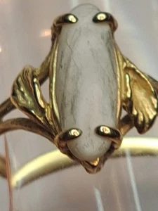 10k Designer 13x5mm oval White Serpentine Gemstone ring. Size 9. 2.7 Grams - Picture 1 of 23