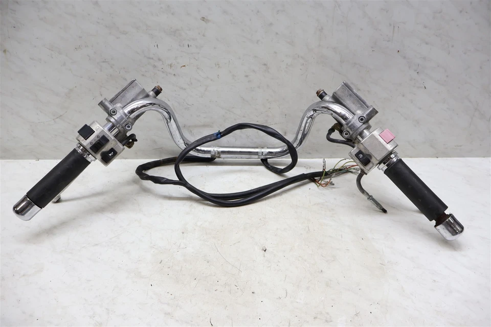 Juego completo de manillar Suzuki Intruder VS800GLP 1992-1999 con controles e interruptores Foto 1 de 4
