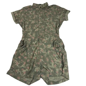 Mameluco corto Title Nine camuflaje Rosie utilitario para mujer talla mediana verde rosa - Imagen 1 de 16