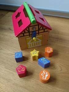 Holzspielhaus - Bild 1 von 2