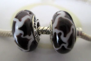 Set of 2 Black & White Masai Giraffe Pandora Murano Glass Charms New - Picture 1 of 2