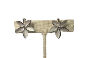 Vintage Trifari Floral Brushed Silver Tone Clip on Earrings 5 Petal Clean Lines - Picture 1 of 9