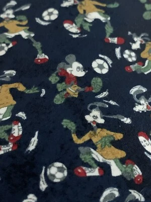 Corbata de fútbol vintage Disney Mickey Unlimited Mickey y Goofy jugando Foto 1 de 4