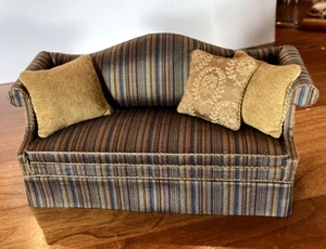 Ray Whitledge Artisan Puppenhaus Miniatur Georgian Style Chippendale Sofa 2001 - Bild 1 von 8