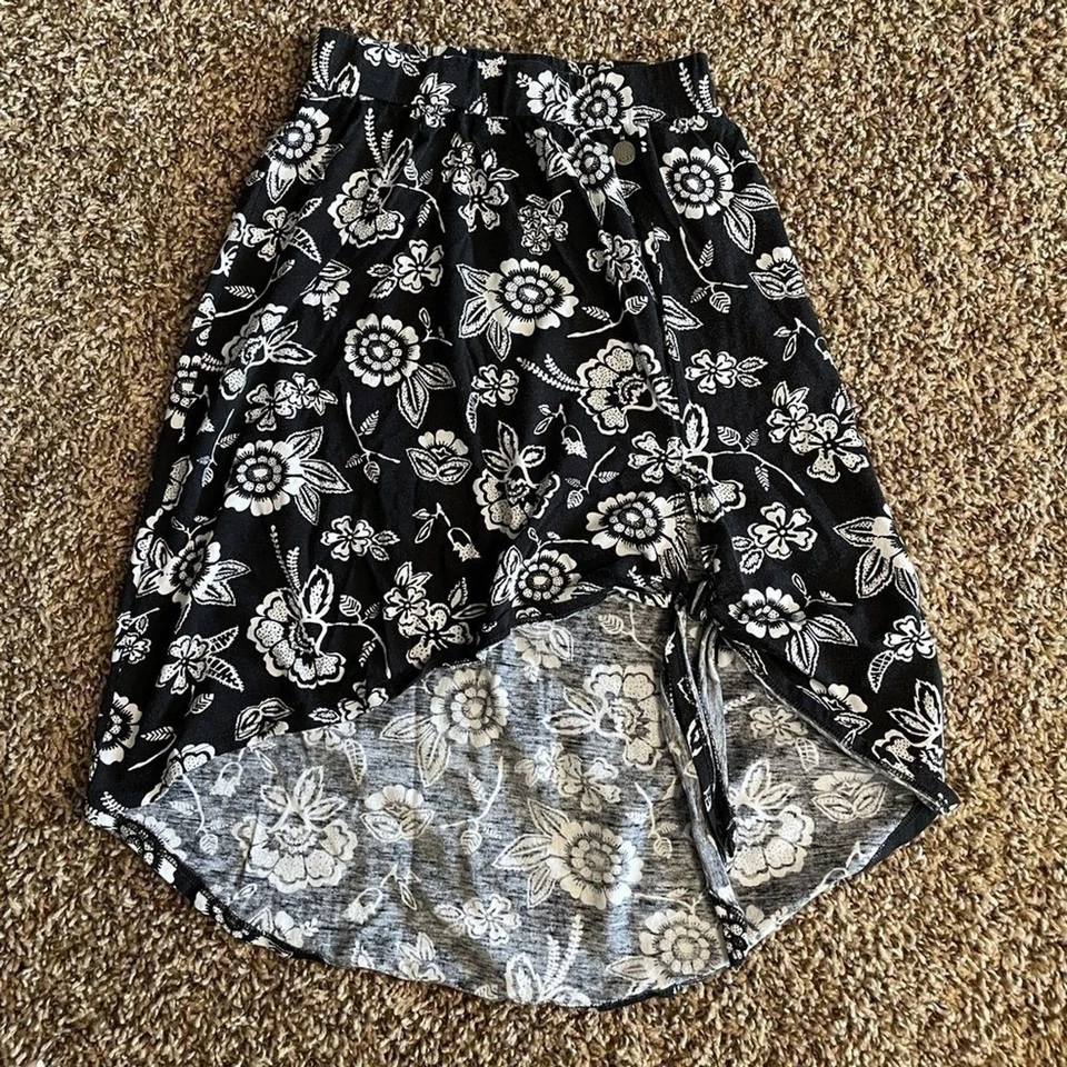 Saia floral preta pequena Roxy Girl - Imagem 1 de 4