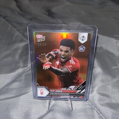 Igor Jesus (RC) Lámina Naranja /25 2025-26 UEL Topps AHORA Tarjeta 1 “Scores Brace” Foto 1 de 2