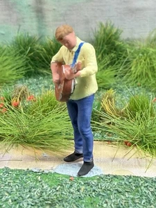 Model Railway Figure Man Playing A Guitar HO OO 3D Printed Hand Painted 1:76 - Picture 1 of 6