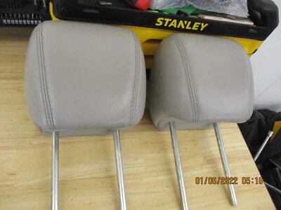 GMC Acadia Saturn Outlook 2007-2008 cuero gris reposacabezas par delantero diestro  Foto 1 de 4