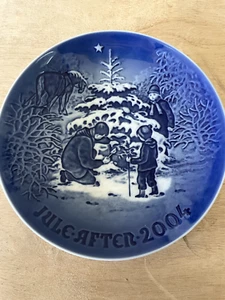 2004 B&G Bing & Grondahl JULE AFTER Blue Christmas 7.25" Plate Christmas Tree - Picture 1 of 9