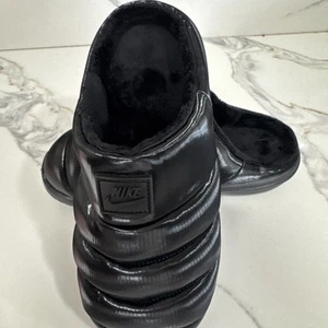 Nike Damen Burrow SE Triple Black Hausschuhe/Pantoletten FZ7940-002 Größe 7 Neu - Bild 1 von 5