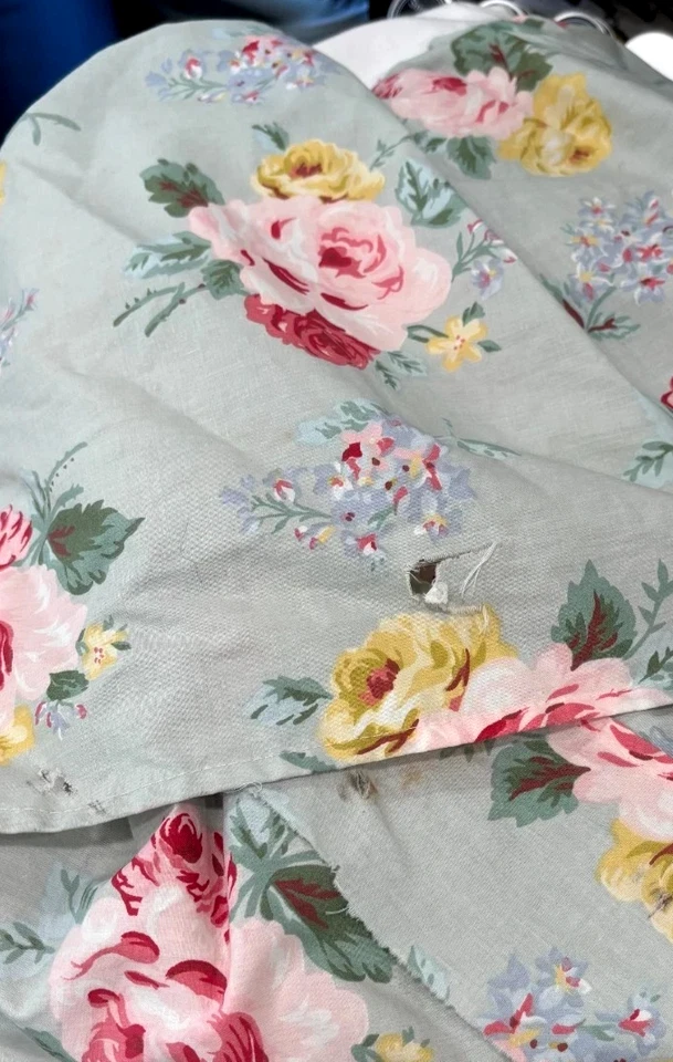 FALDA DE CAMA RALPH LAUREN COTTAGE LANE ROSAS ROJA/ROSA/AMARILLA TAMAÑO QUEEN 15 GOTAS Foto 1 de 1