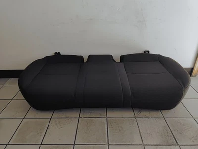 Cojín de banco inferior para asiento trasero Toyota RAV4 2019-2025 con cubierta de tela OEM Foto 1 de 4