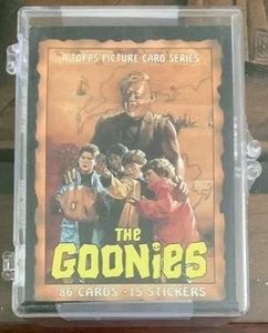 Juego completo de 86 tarjetas coleccionables Topps de colección 1985 de The Goonies SIN PEGATINAS RARAS - Imagen 1 de 2
