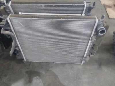 Radiador e condensador CA 2010-2015 Jaguar XF XJ 3.0, 5.0 - Imagem 1 de 3